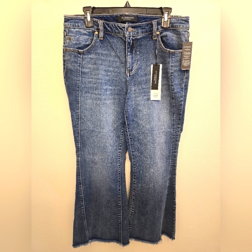 NWT Liverpool Ladies Hannah Flare Wide Medium Wash Denim Jeans